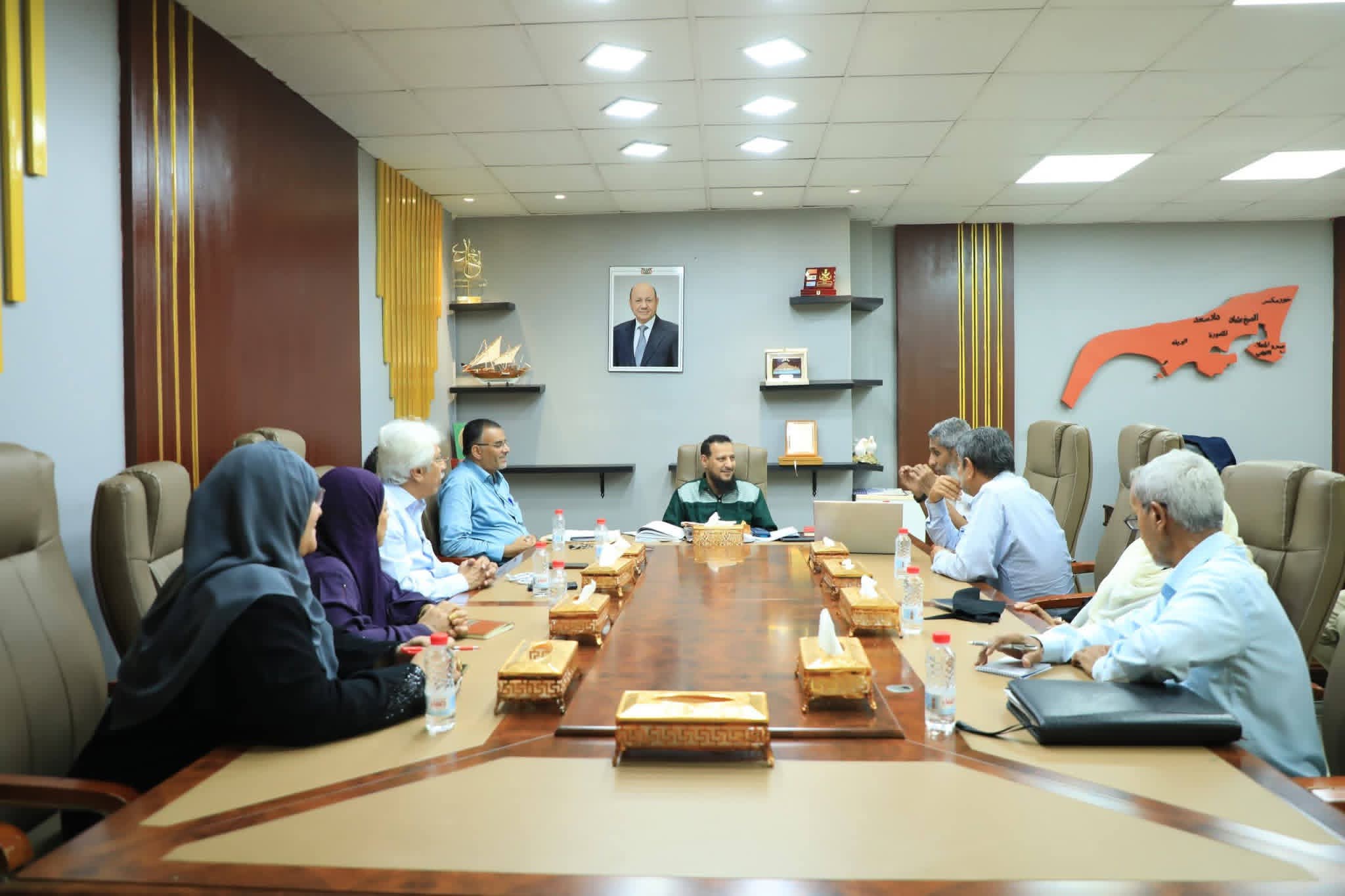 المحافظ شيخ يتكفل بتوفير مقر للجنة الوطنية للحدائق الجيولوجية ويؤكد دعمه لجهود ترشيح شبه جزيرة عدن كحديقة عالمية