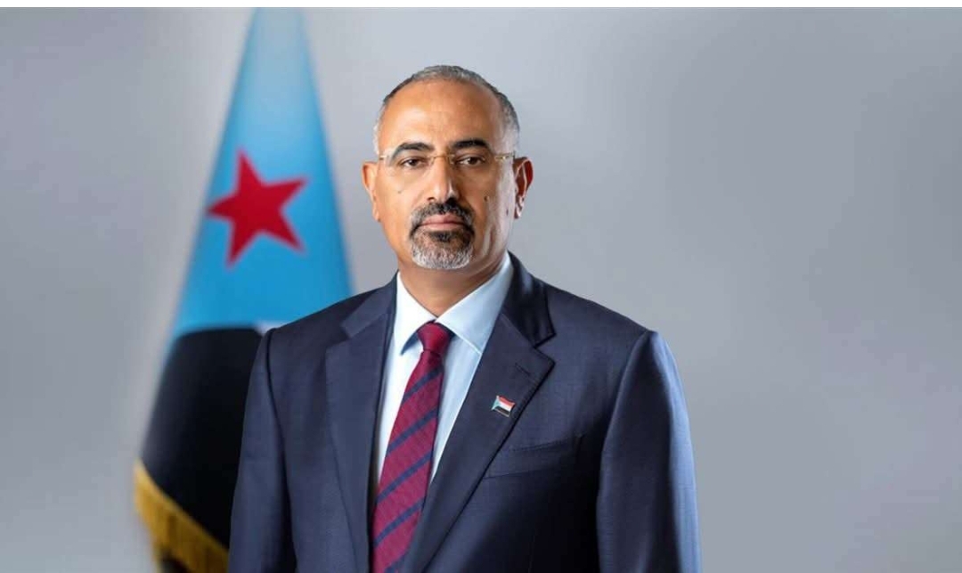 الرئيس الزُبيدي يُعزي بوفاة الشخصية الوطنية الشيخ عبدالقوي محمد رشاد الشعبي 