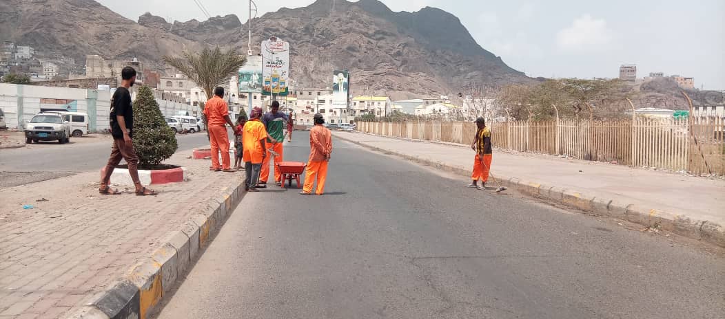 بتوجيهات مديره العام المهندس قائد راشد .. استنفار خدمي لصندوق النظافة عدن استعدادا لاستقبال عيد الأضحى المبارك 