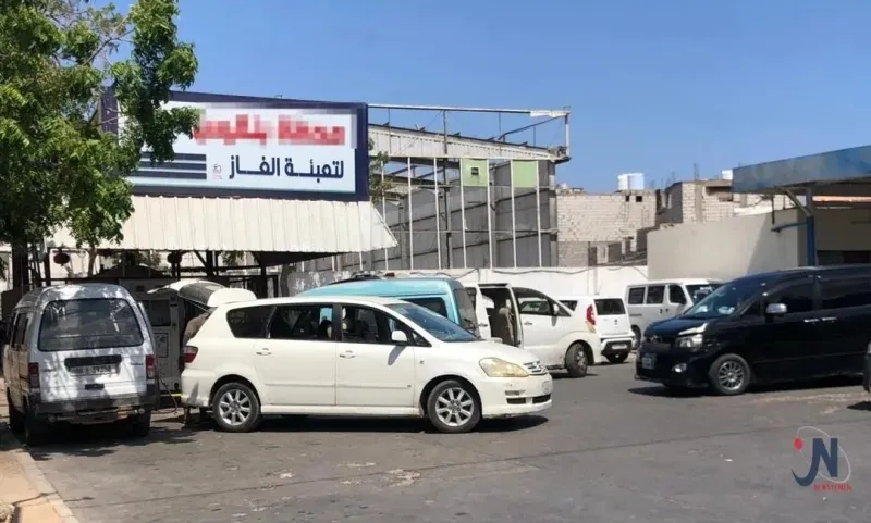 بعد التقطعات القبلية.. "السيارات" أحدث مبررات شركة الغاز بمأرب للأزمة بالمناطق المحررة