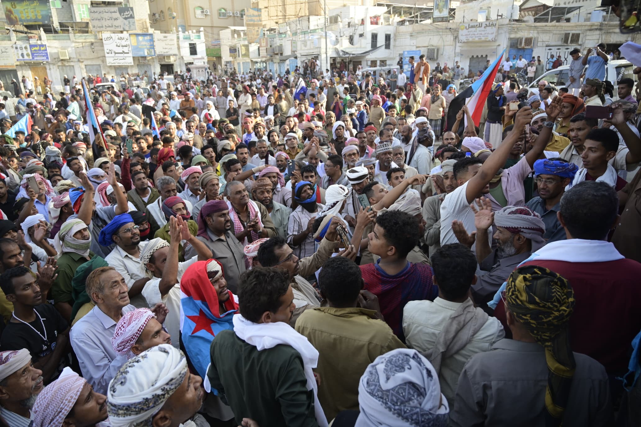 ملخص بيان مليونية رفض الوصاية في عدن وحضرموت