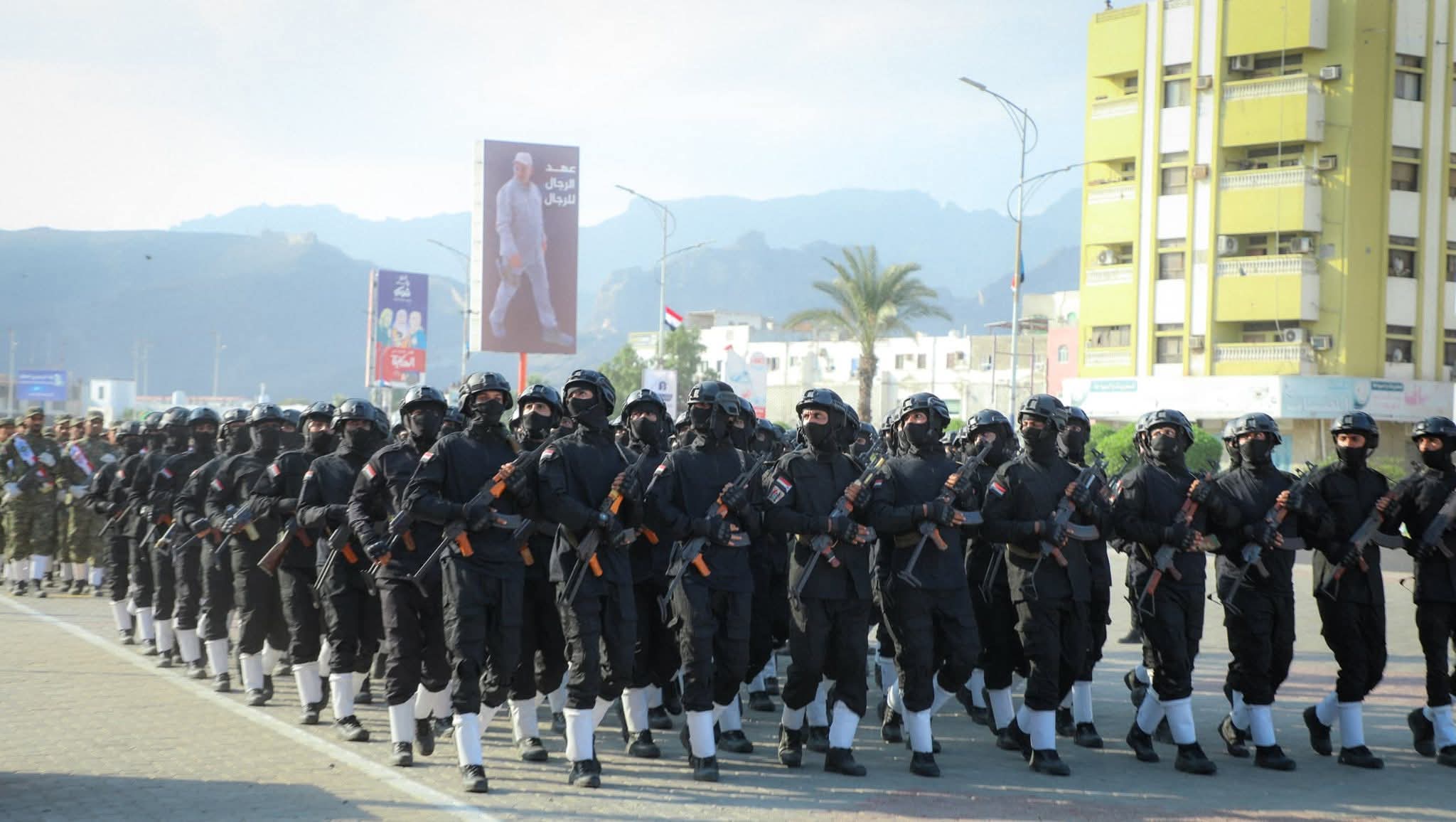 الرئيس القائد عيدروس الزُبيدي يشهد عرضا عسكريا مهيبا للقوات المسلحة الجنوبية احتفاءً بالعيد الـ58 للاستقلال الوطني 30 نوفمبر