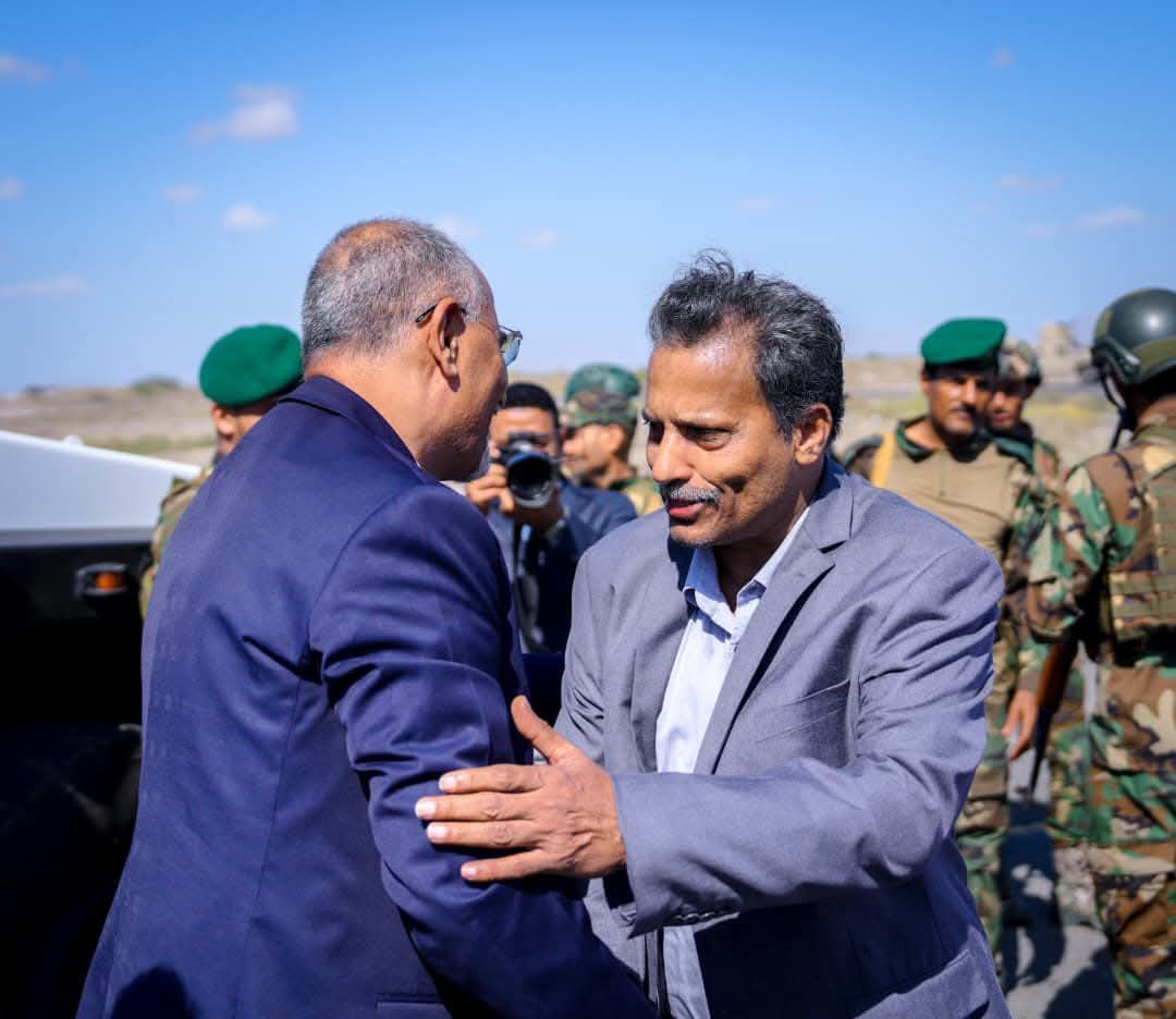 الرئيس الزُبيدي يزور محافظة أبين ويضع حجر الأساس لمشروع محطة الطاقة الشمسية بقدرة 30 ميجاوات