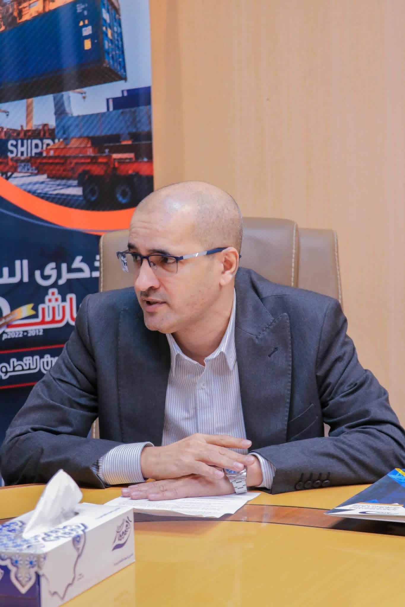 وزير النقل يترأس اجتماعاً بشركة عدن لتطوير الموانئ "محطة الحاويات كالتكس" لمناقشة سير نشاط الميناء 