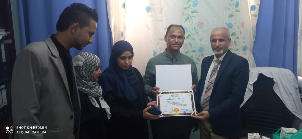 بحضور الوكيل الشبحي مؤسسة قمة عدن للصحة والتربية والتنمية AAFترفد مجمع المعلا الصحي بأدوية علاجية لأمراض النساء والتوليد بدعم من الشركات الدوائية الرائدة في العاصمة عدن