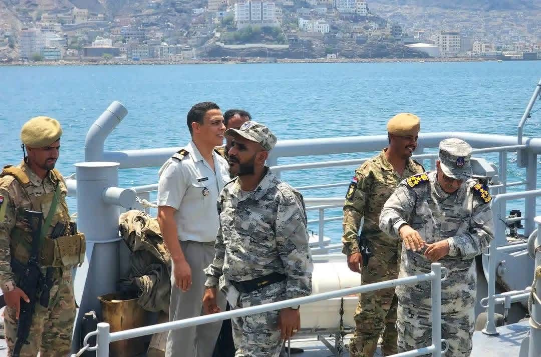 زيارة رسمية للملحق العسكري الفرنسي لميناء الحاويات في العاصمة عدن