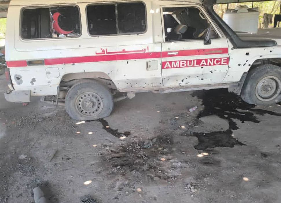 مؤسسة الضالع للإعلام وحقوق الانسان : استهداف مليشيات الحوثي المركبات الطبية في الضالع انتهاكًا جسيمًا للقانون الدولي الإنساني