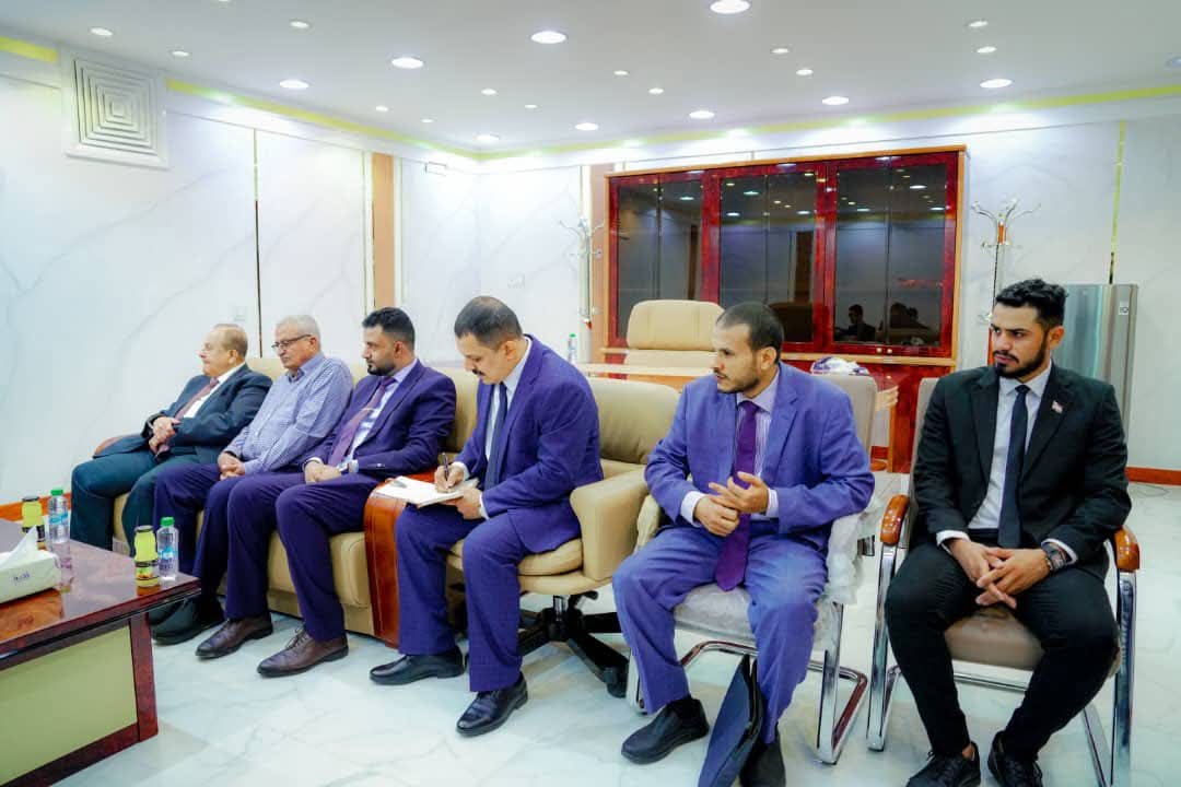 الرئيس الزُبيدي يبحث مع القائم بأعمال السفير الصيني تعزيز العلاقات الثنائية ودعم جهود التنمية