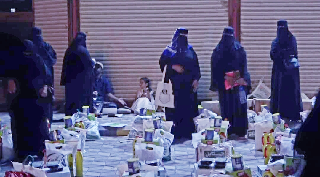 وكيل وزارة الشؤون الاجتماعية يشهد توزيع السلال الغذائية للأسر الفقيرة في عدن ولحج وأبين