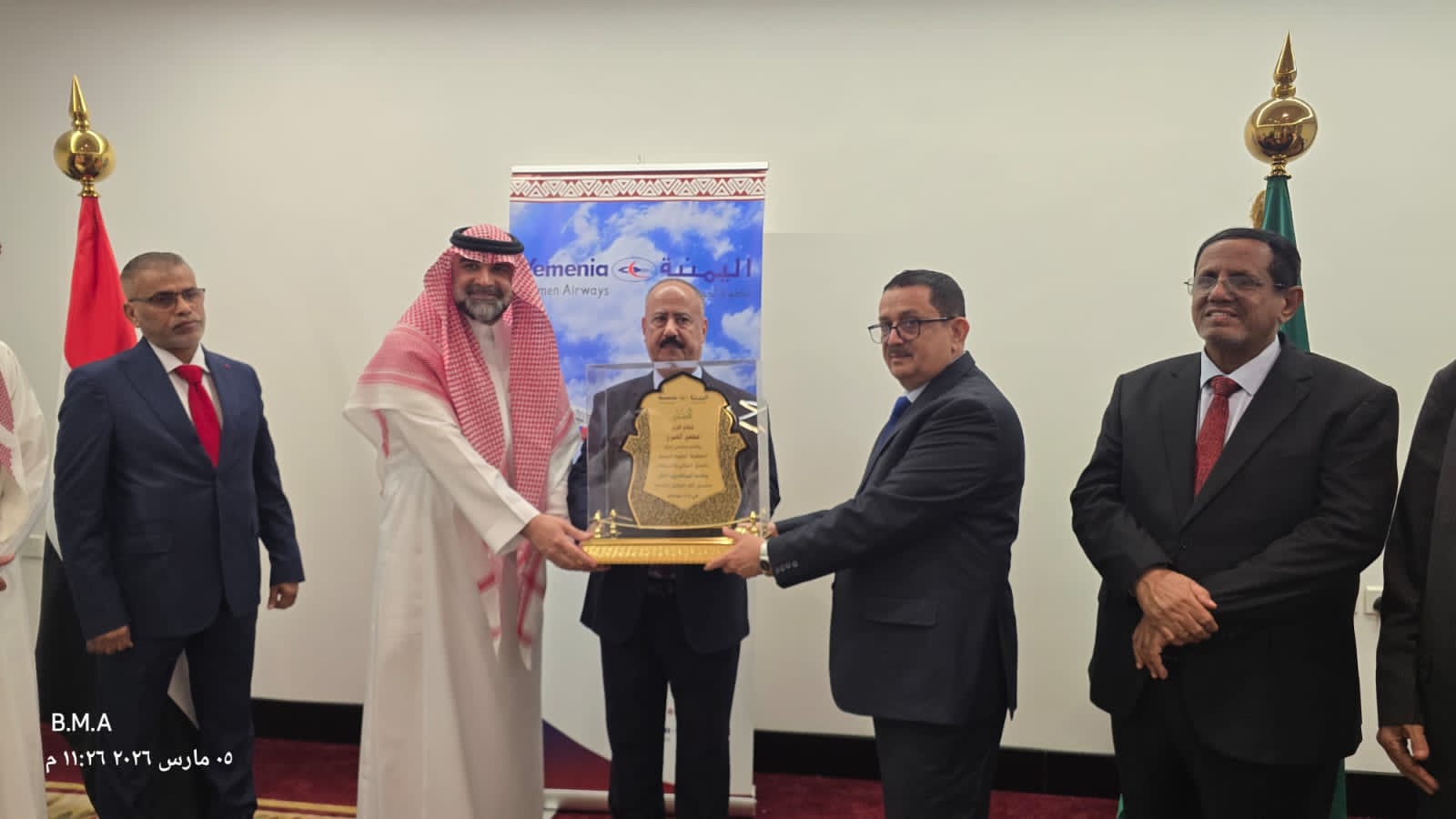 «اليمنية» تكرم وزير النقل محسن العمري تقديراً لدوره القيادي السابق في إدارة الناقل الوطني