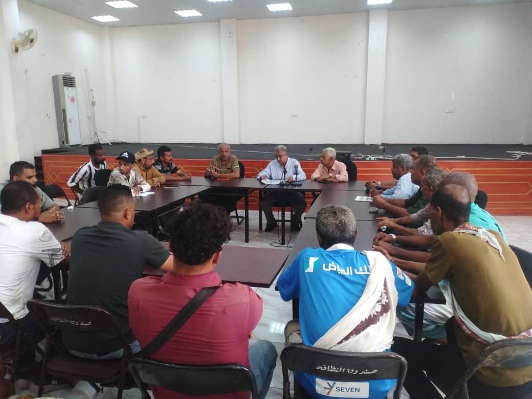 المهندس قائد راشد يترأس اجتماعا للرقي بنظافة عدن